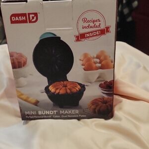 Dash Bundt Cake Maker,new